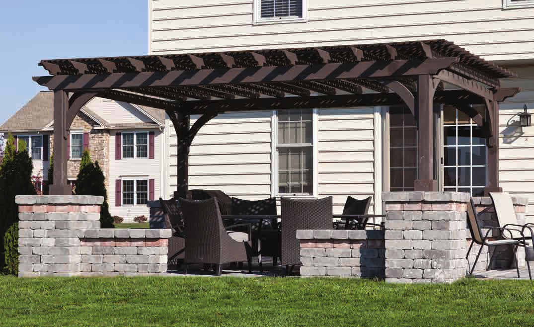 Corner braces on Elegant Wood pergola
