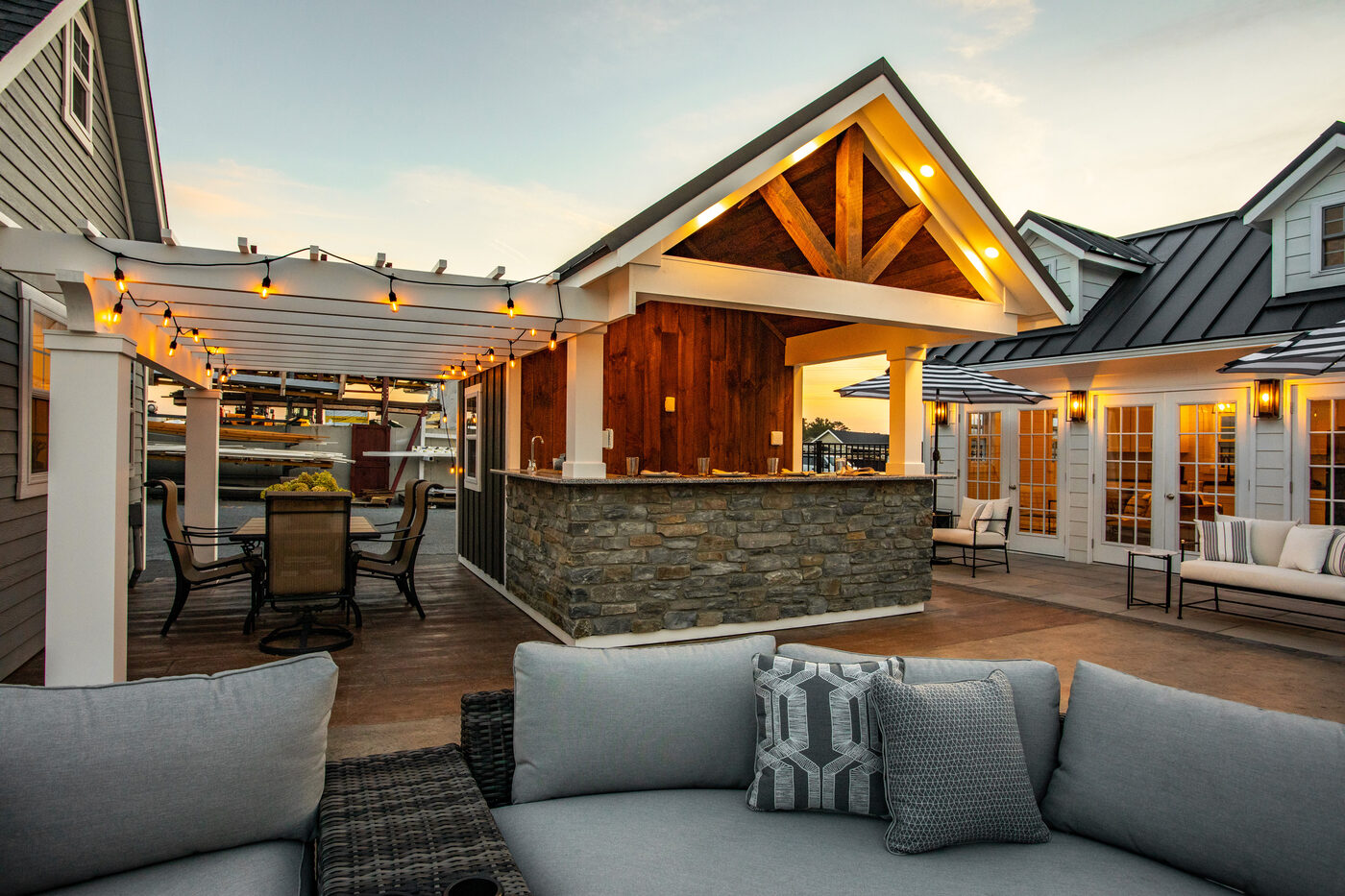 Homestead Siesta poolside bar with vinyl siding, weatherwood shingles, bar counter and grill cutout