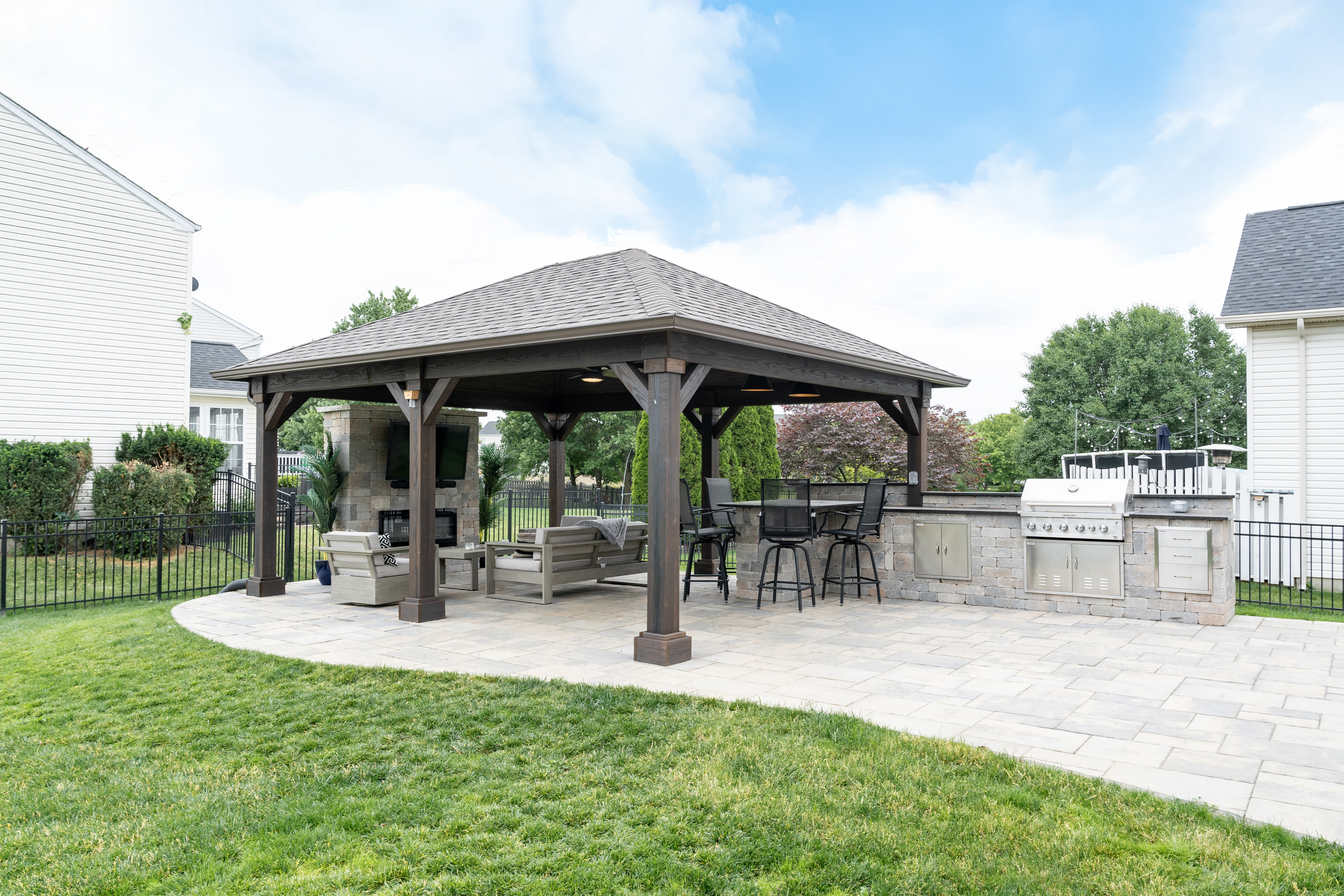 Berlin Gardens Cascade pavilion in mocha stain