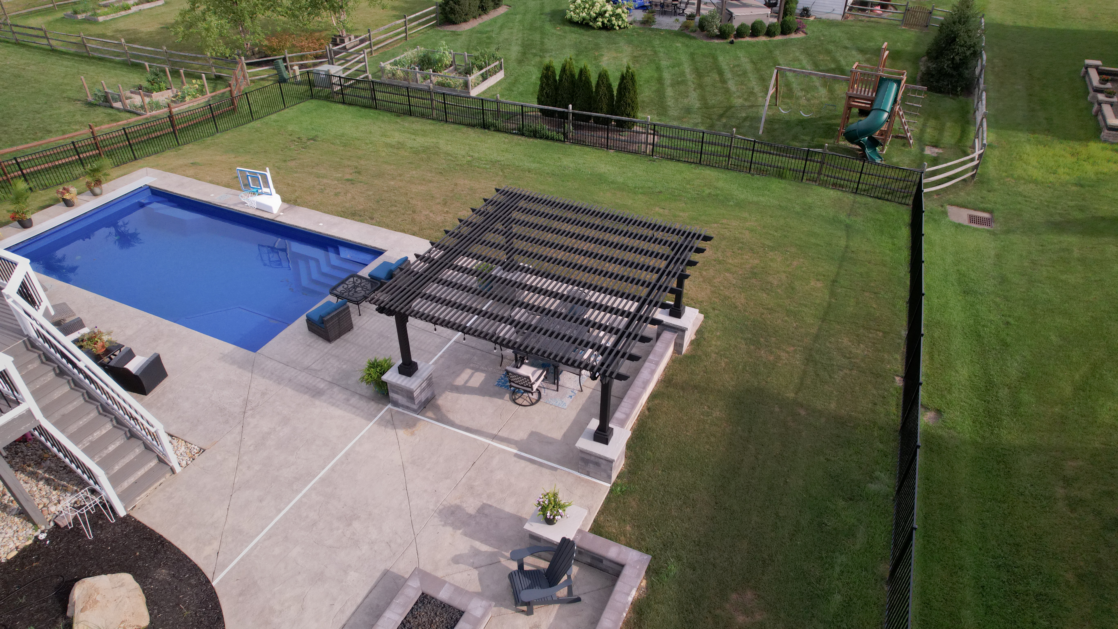 Berlin Gardens Outback wood pergola in mocha stain in a backyard setting