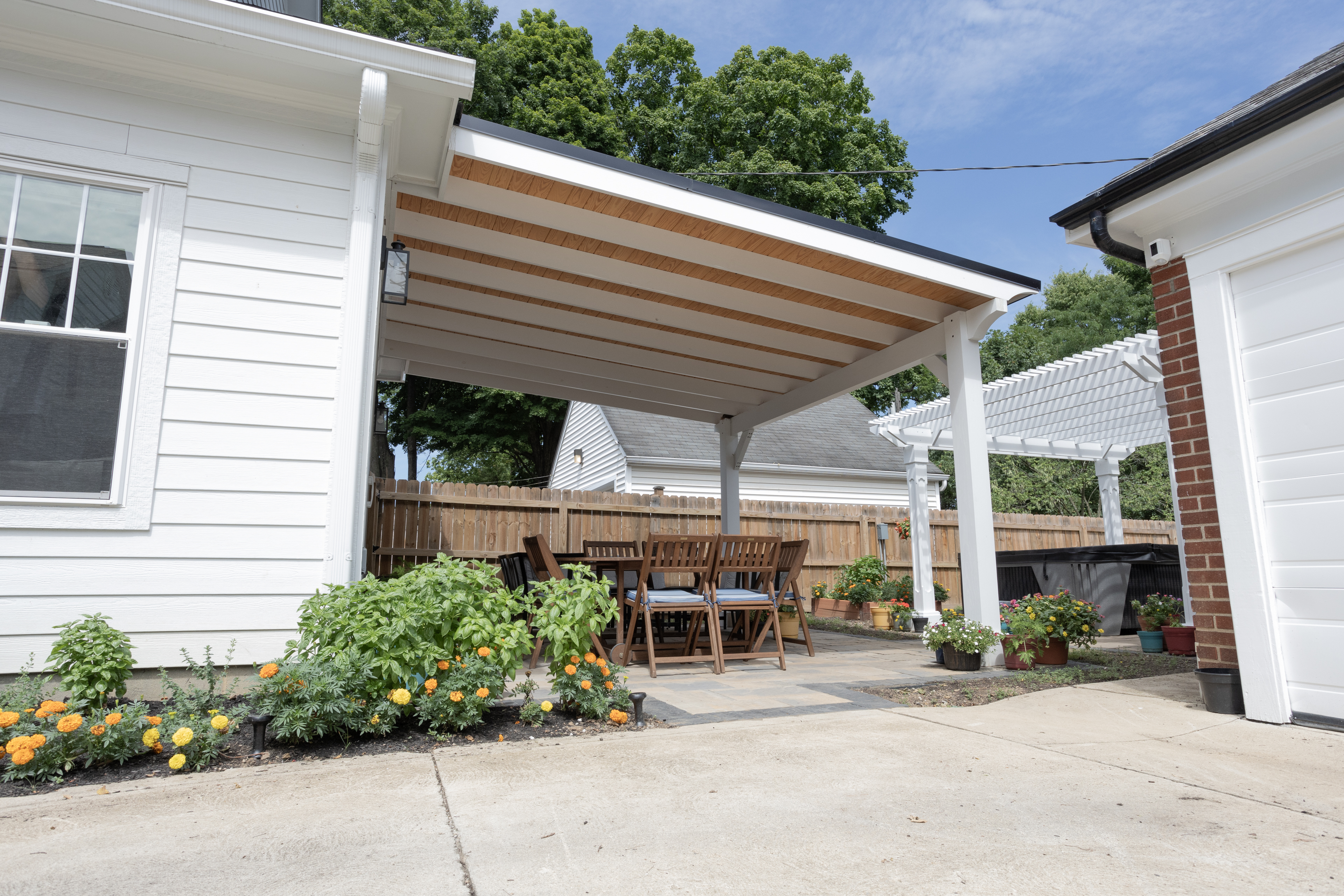 Berlin Gardens Prairie wood pavilion attached to house