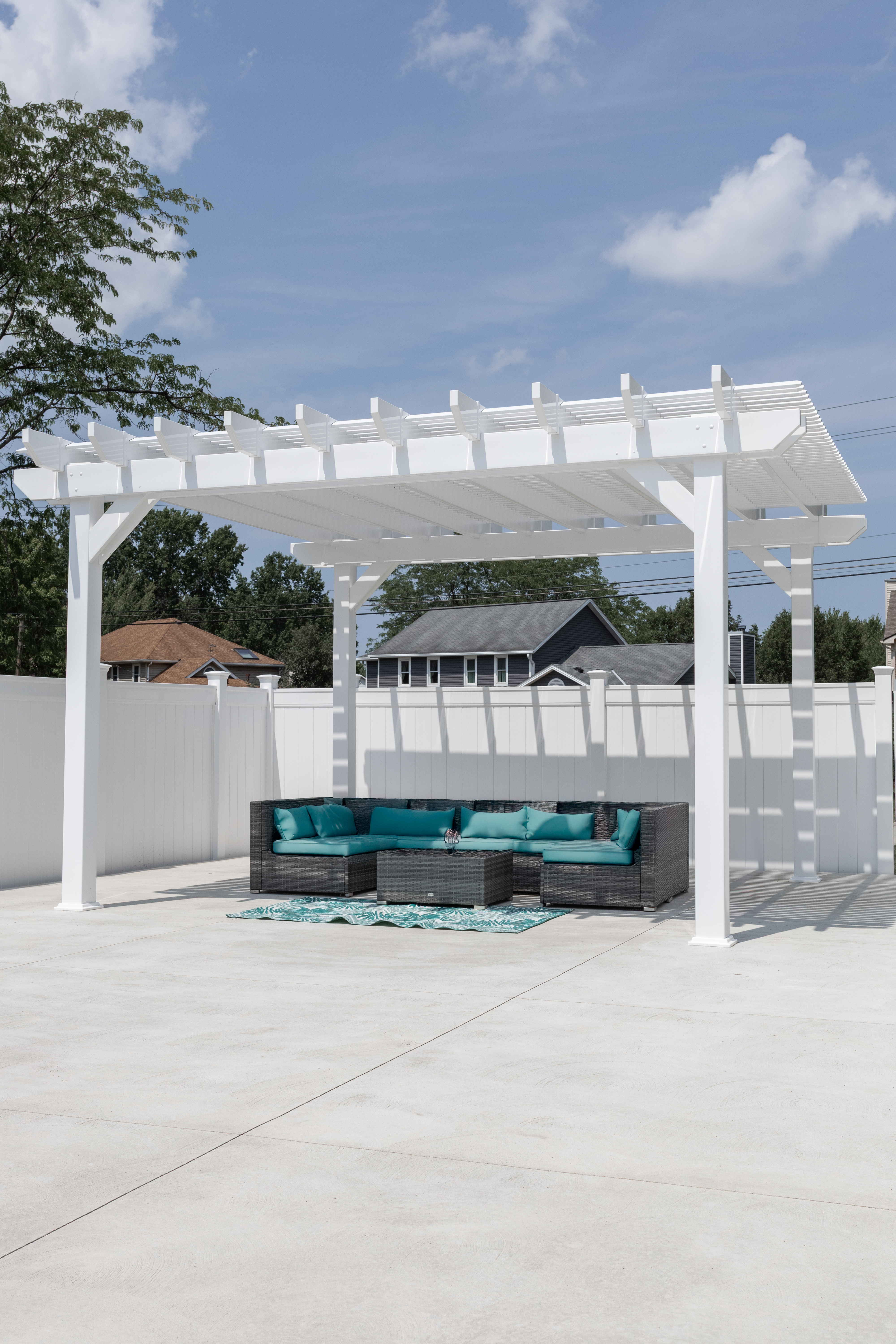 White Berlin Gardens Urbana vinyl pergola