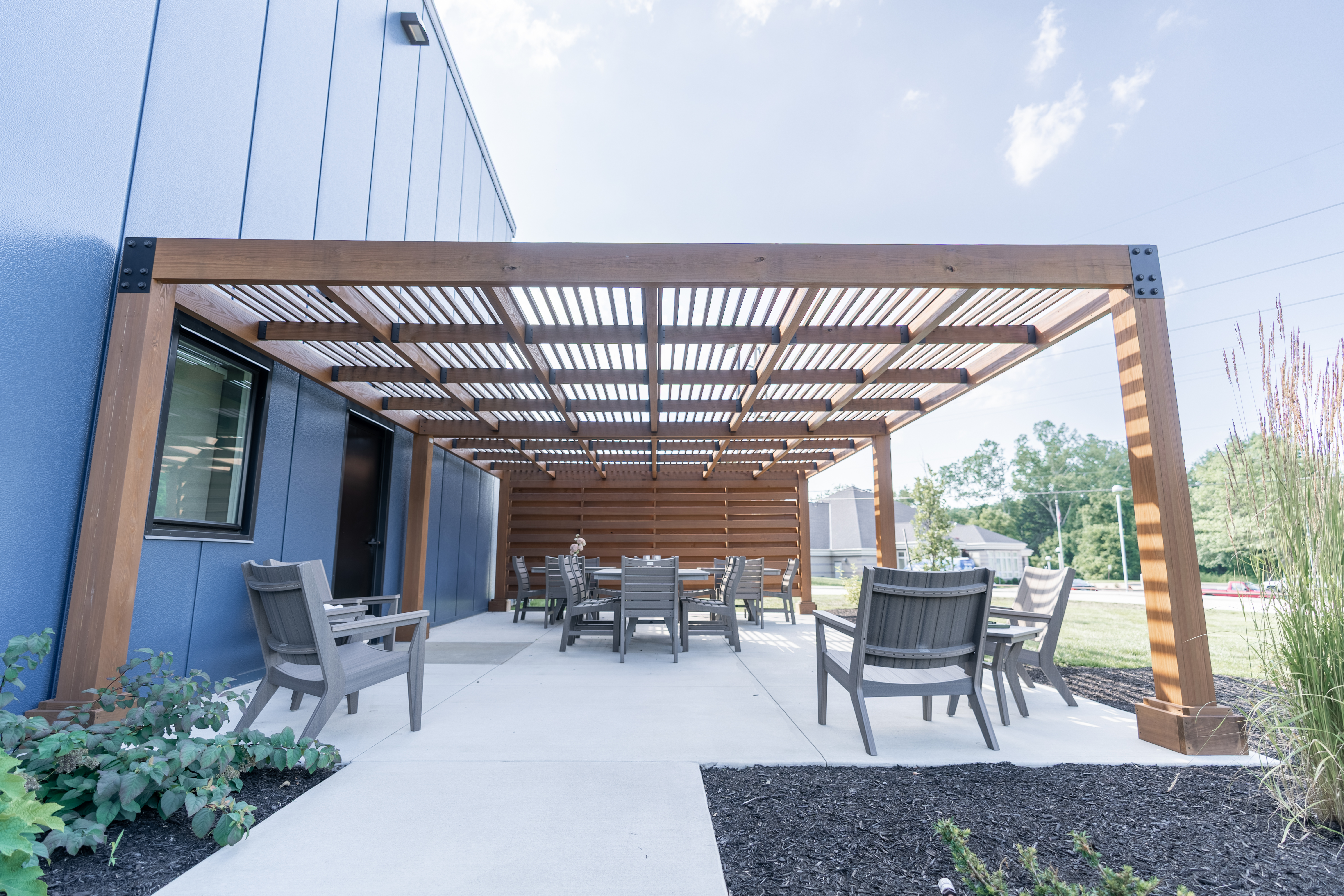 Berlin Gardens Vineyard pergola in cedartone stain